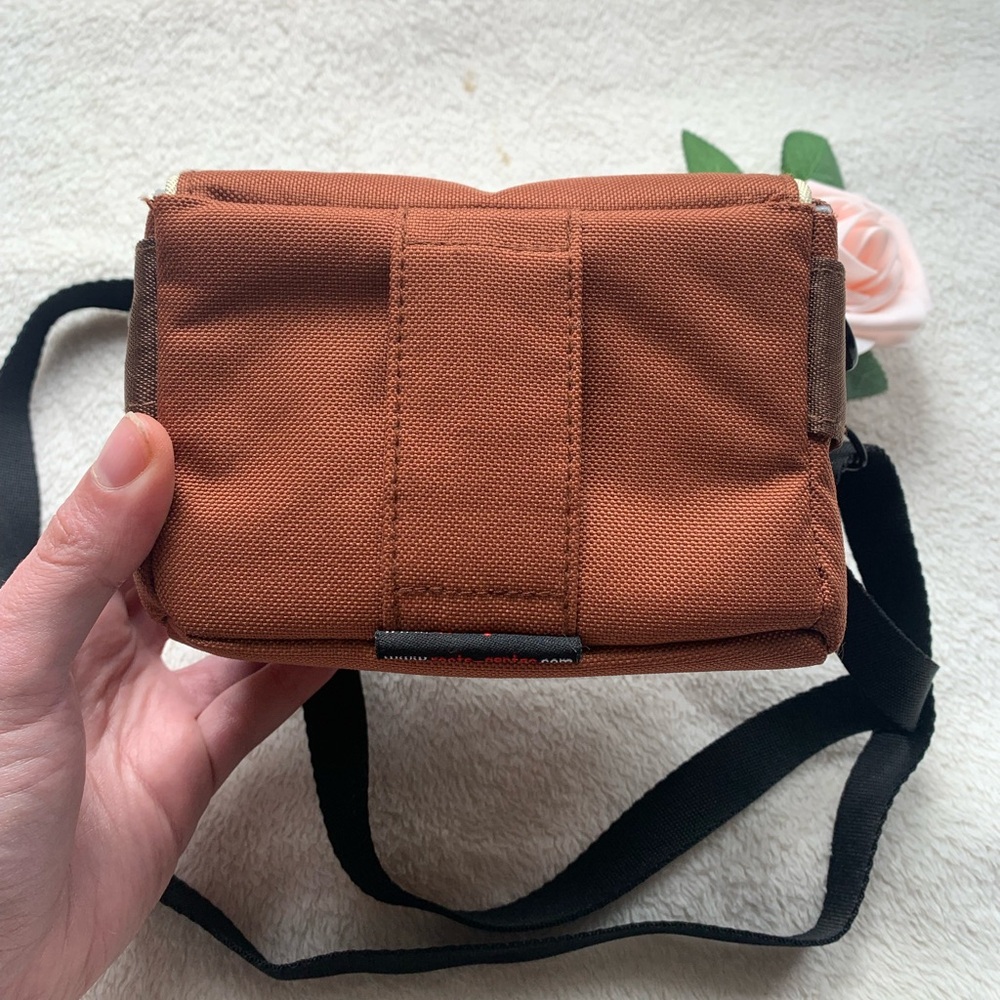NWOT Roots mini camera bag - Picture 10 of 12